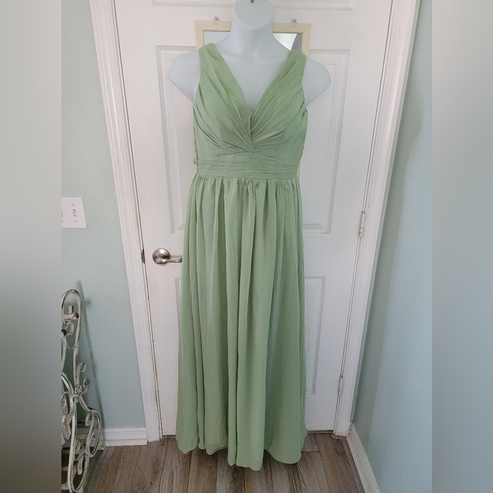 Formal gown Beautiful shade of green.